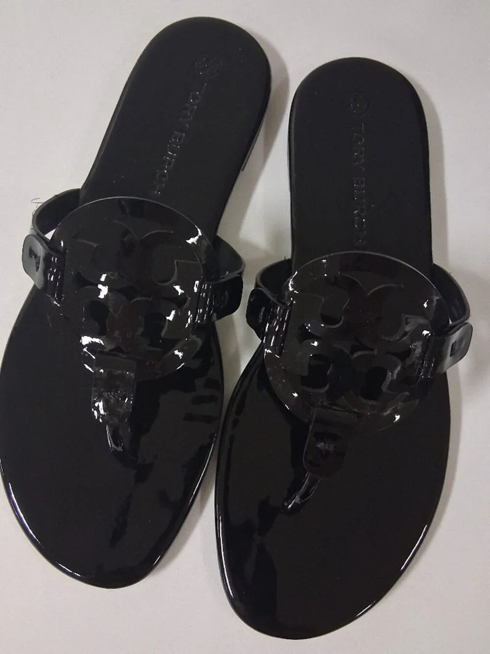 Tory Burch Women’s Miller Patent Thong Sandal – Black Size 9.5